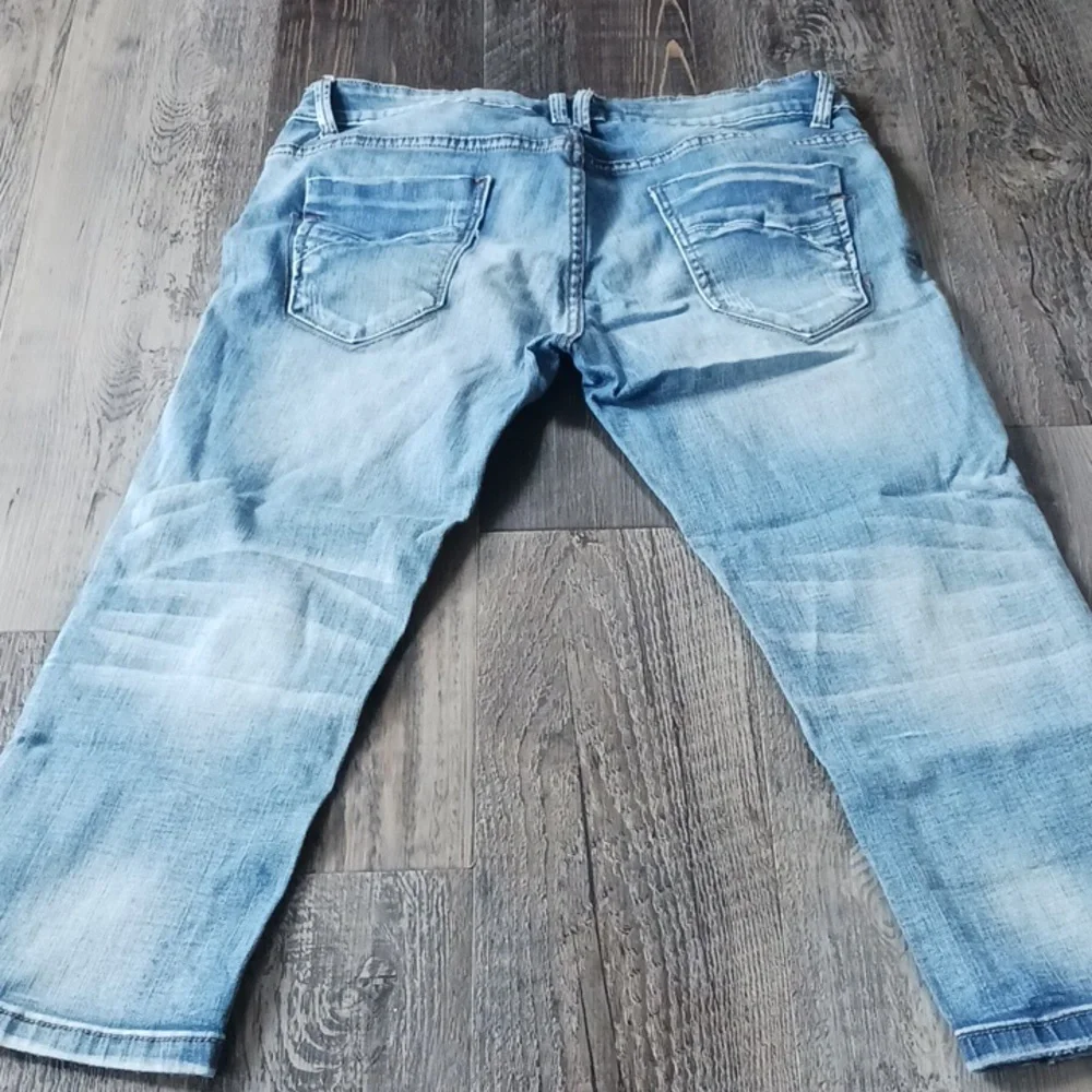 Women's Capris - Picture 2 of 2